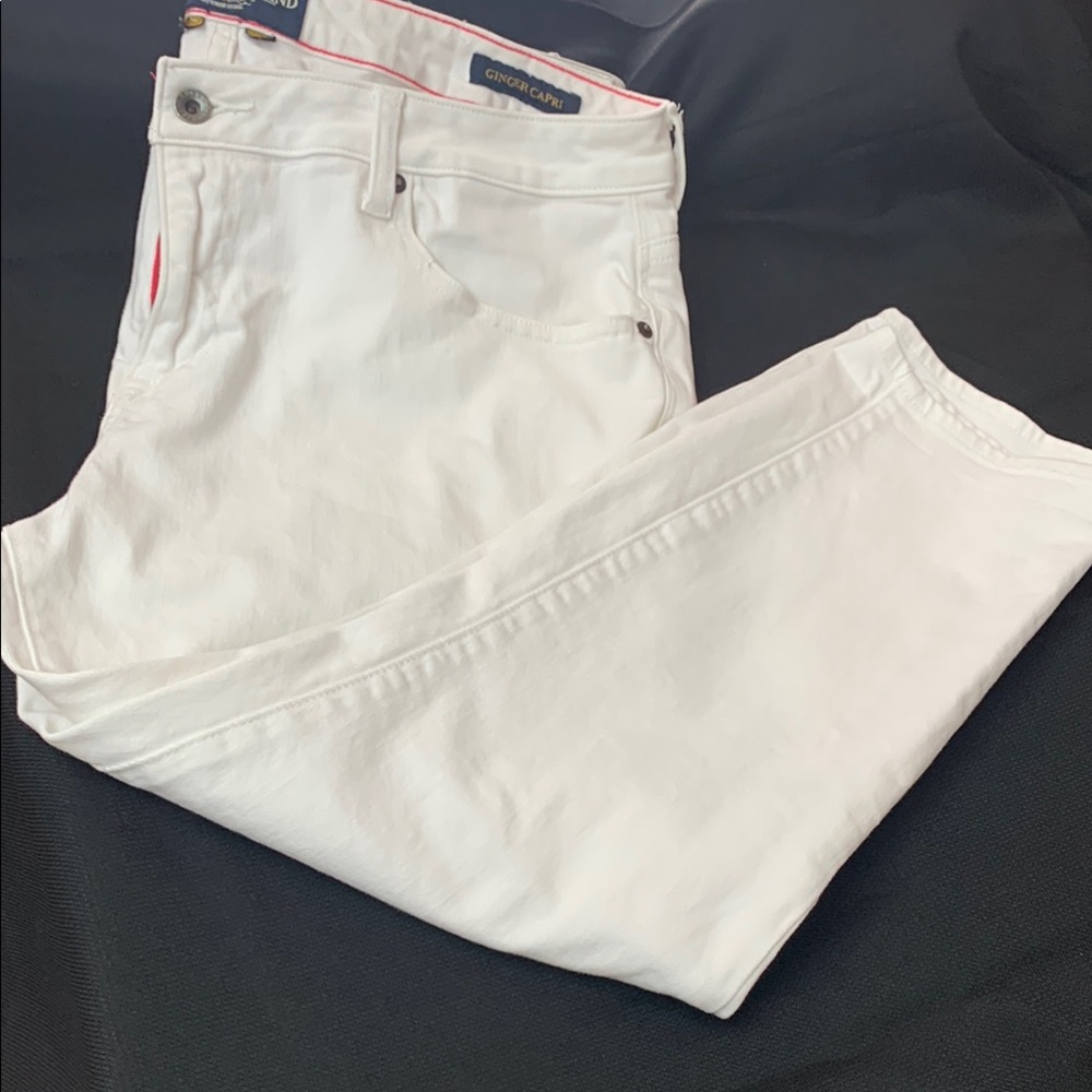 Lucky Brand White Ankle Cropped Jeans with Modern Appeal